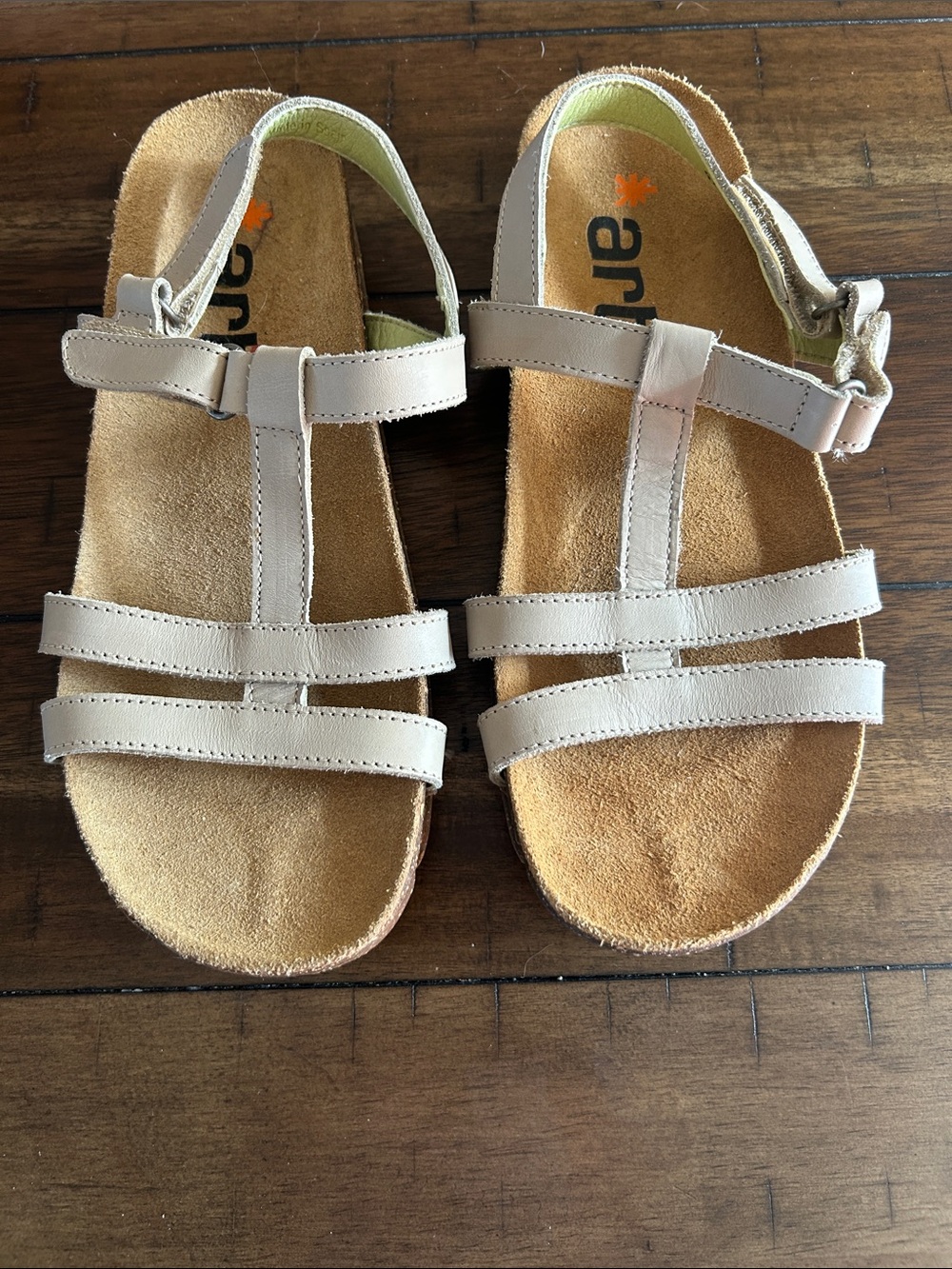 Art Company T Strap Sandals Womens 39 8 Beige Leather Comfort Footbed